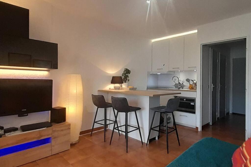 Studio 4 Pers Coeur Du Lavandou 5Mn A Pied Des Plages Le Lavandou Eksteriør bilde